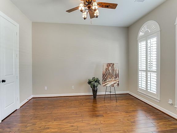 5th image of 10202 Hutton Park Dr