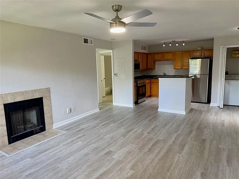 375 Lake Ontario Ct #203 — Photo 3