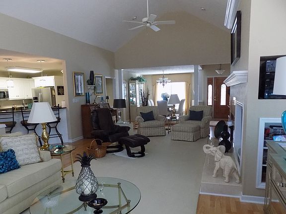 2nd image of 211 Davenport Ln