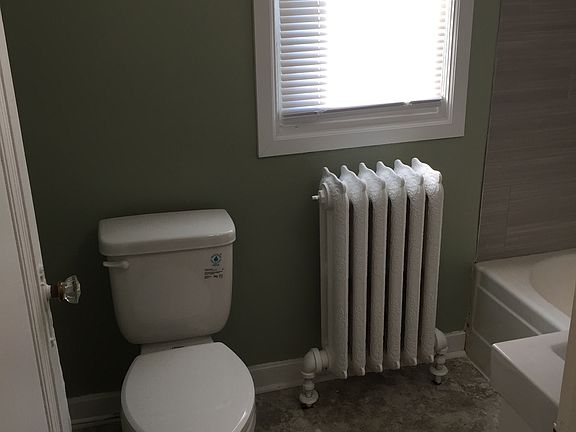5th image of 4924 Davenport St #2
