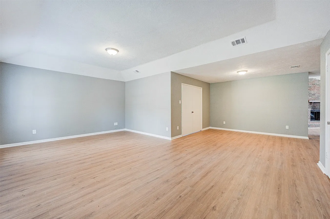 4 bed, 2140 sqft, $2,200 — Photo 3