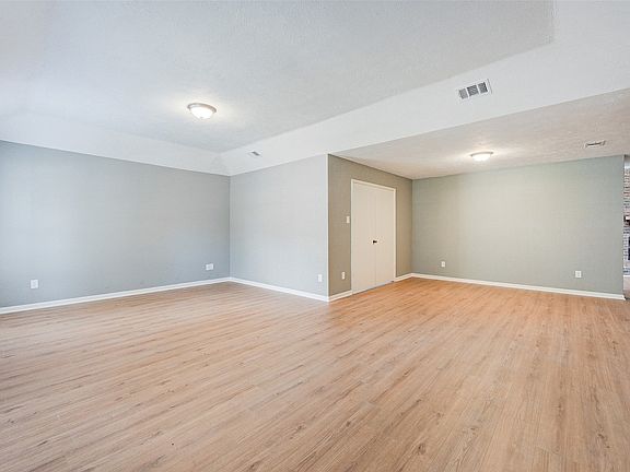 3rd image of 11602 Lennington Ln