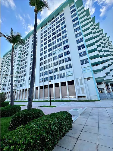 2899 Collins Ave Photo 1