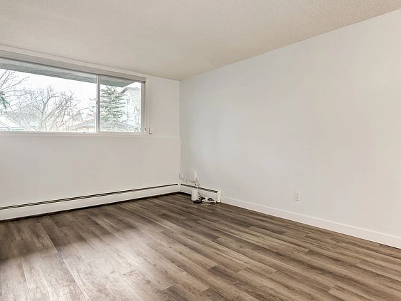4th image of 727 1st Ave NW #809062