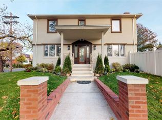 1425 166th St, Whitestone, NY 11357