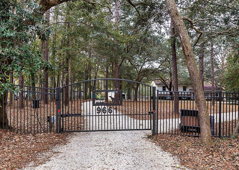 1st image of 9661 Pinecone Dr