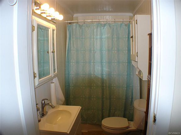3rd image of 501 S Holly Ave