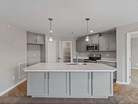3rd image of 636 Foxhill Dr #9-204