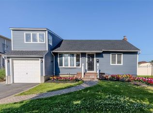 561 Rutherford Dr, Seaford, NY 11783