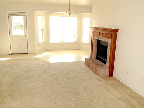 4th image of 3102 Southhill Dr