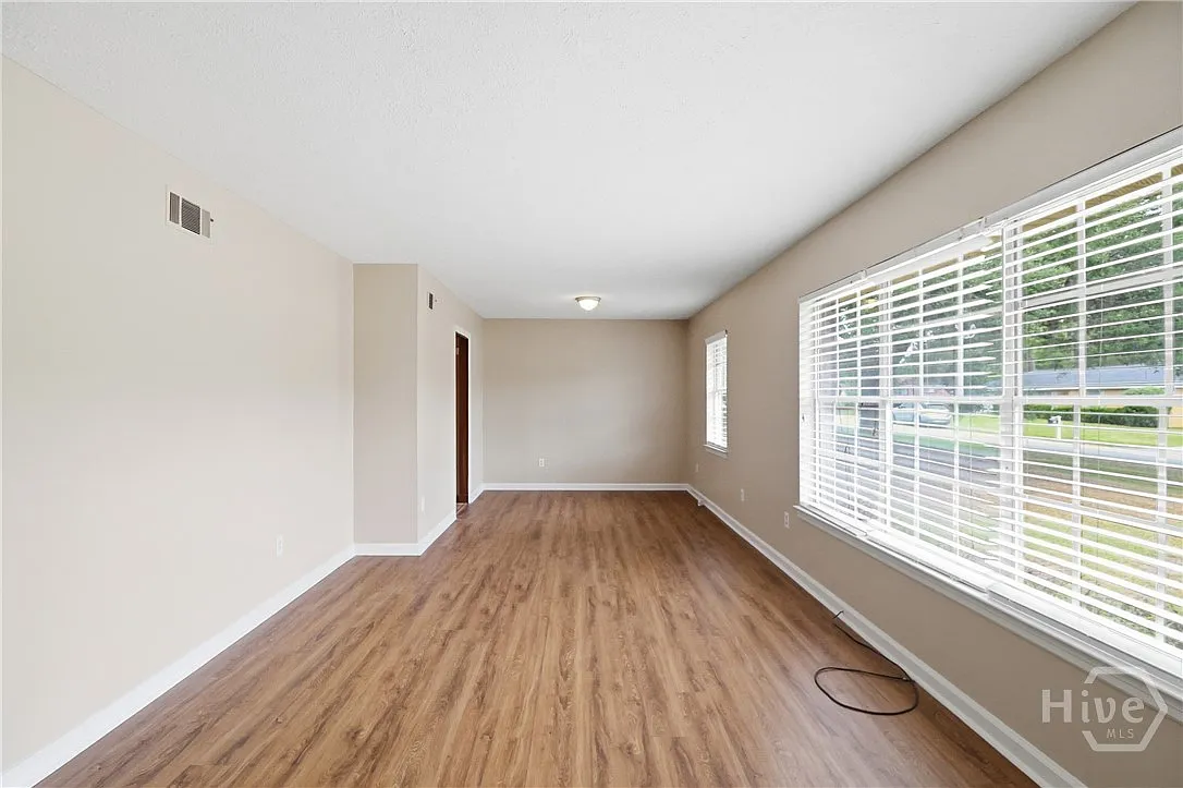 3 bed, 2.0 bath, 1538 sqft, $2,050 — Photo 4