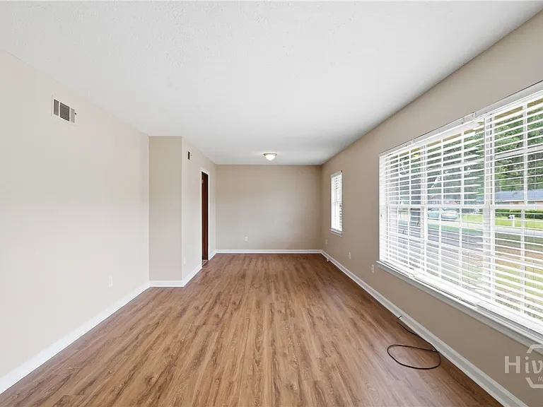 519 Gleason Ave — Photo 4
