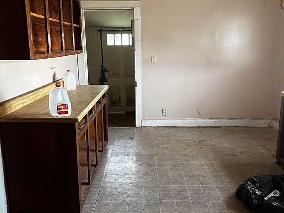 5th image of 318 S 6th St