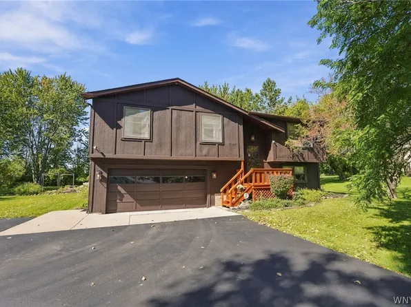 4824 Saint Joseph Dr, Lockport, NY 14094
