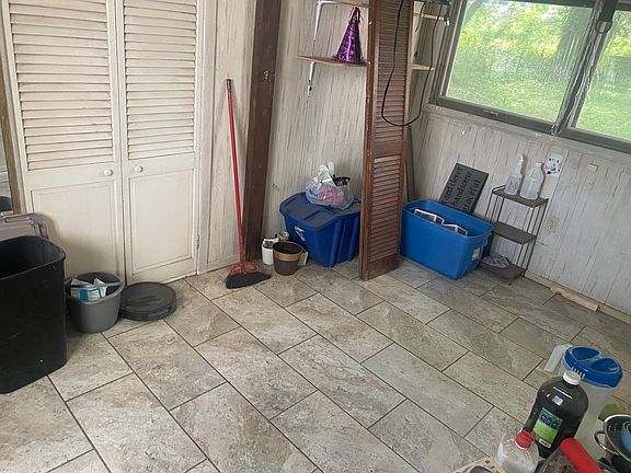 Large finished breezeway with big closet