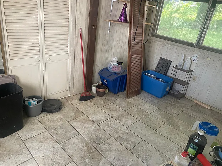Large finished breezeway with big closet