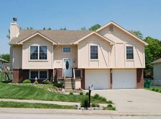 710 Christopher Dr, Pleasant Hill, MO 64080
