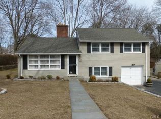 76 Craig Ln, Trumbull, CT 06611
