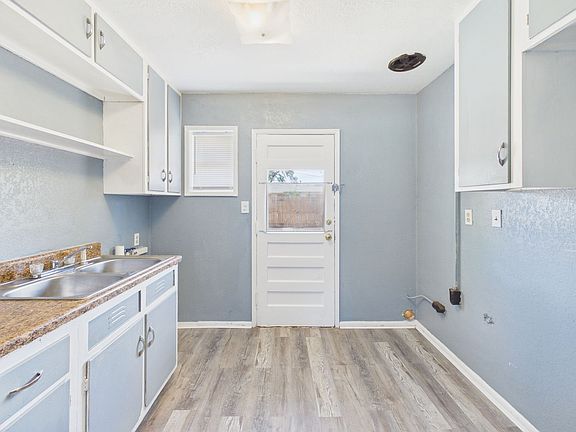 3rd image of 2807 Duncan Dr Unit A