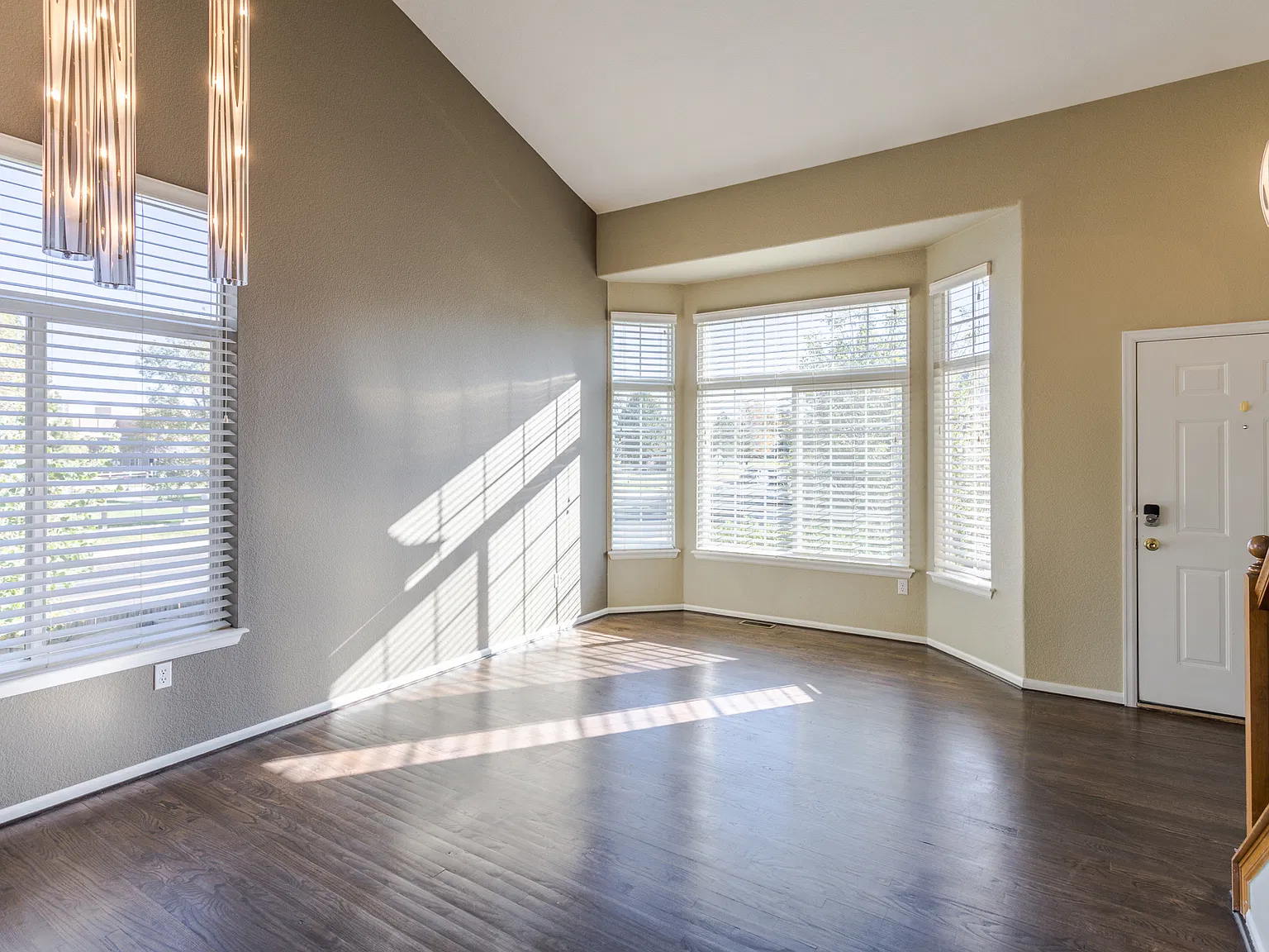 4 bed, 3.5 bath, 2978 sqft, $2,995 — Photo 3