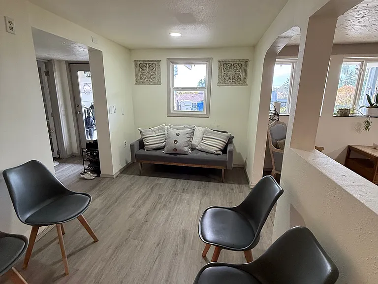 360 Stevens Ave SW #B — Photo 6