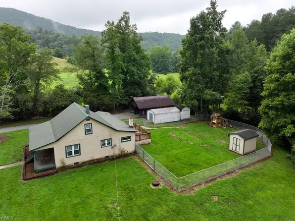 160 Vander Trl, Lowgap, NC 27024