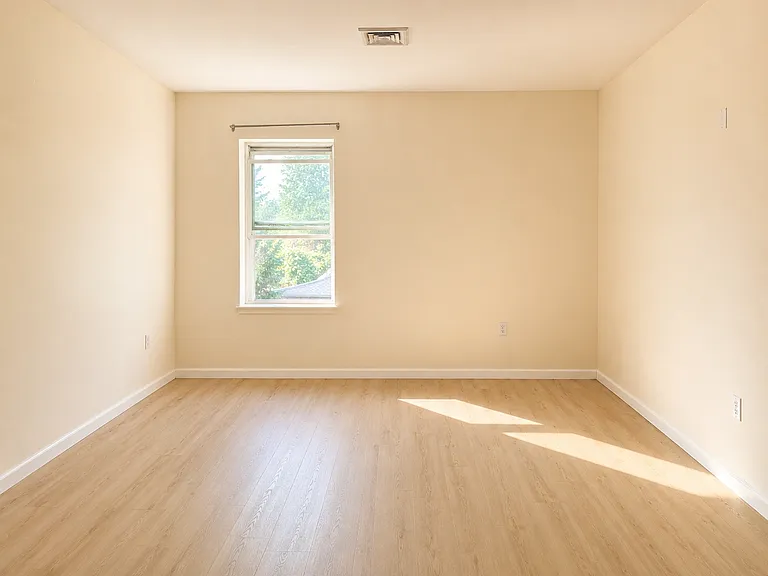 30 Franklin St #309 — Photo 8