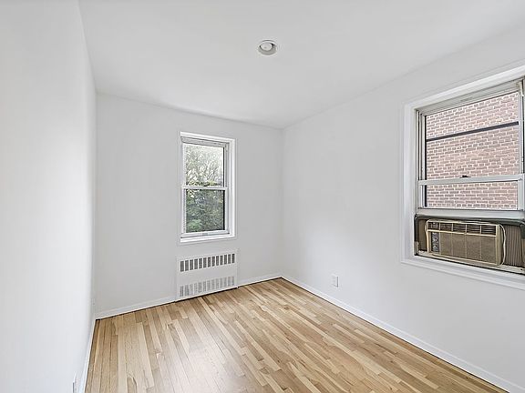 3rd image of 350 E 30th St APT 4C