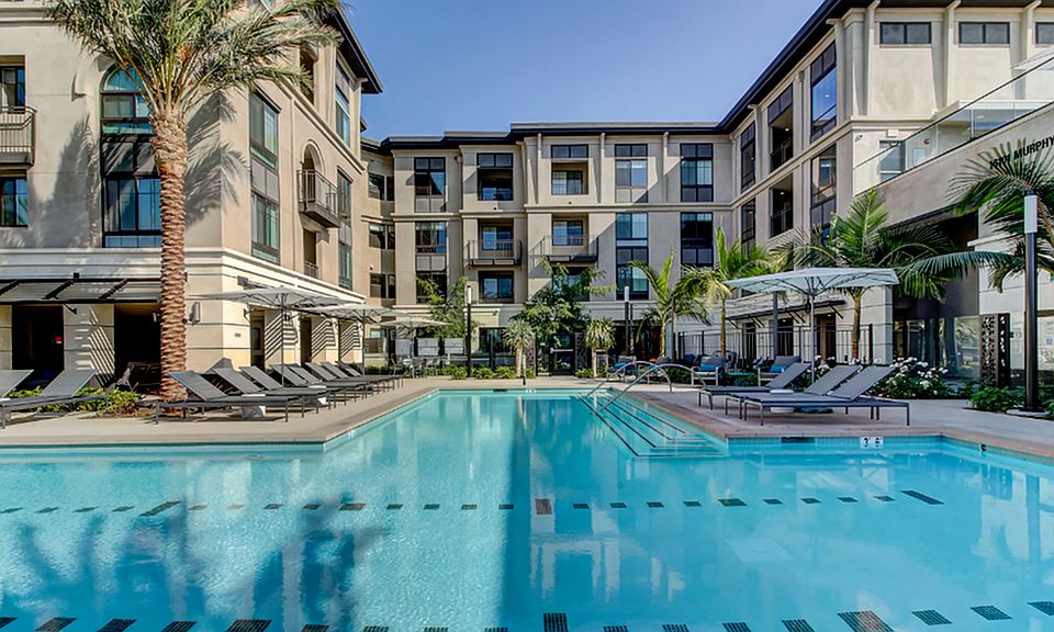 Integrated outdoor living space