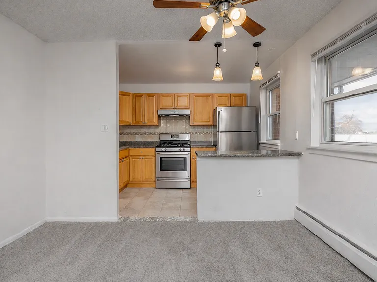 Colonial Point Apartments — Photo 5