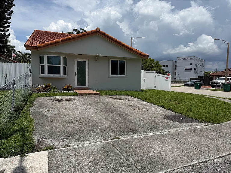 11686 NW 91st Pl — Photo 2