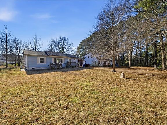 2nd image of 3932 Pierce Ln