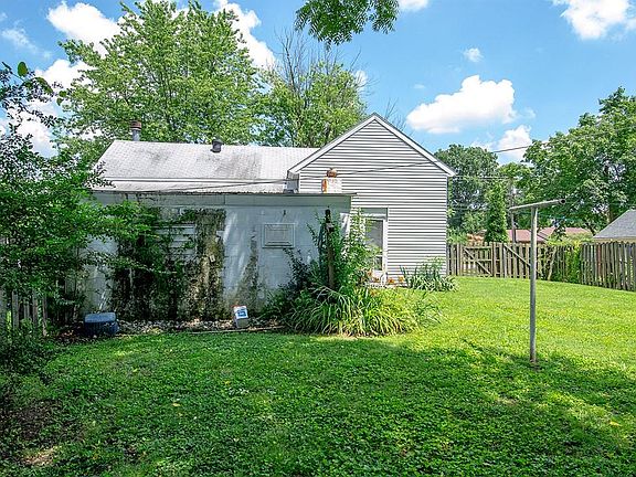 4th image of 2402 Lewis Ln