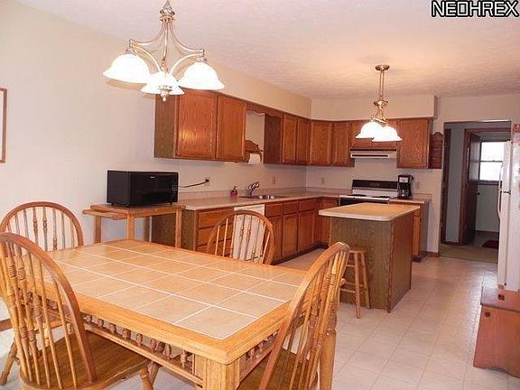 2nd image of 825 Quail Hollow Cir