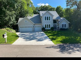 12115 Cambridge Ct, Minnetonka, MN 55305