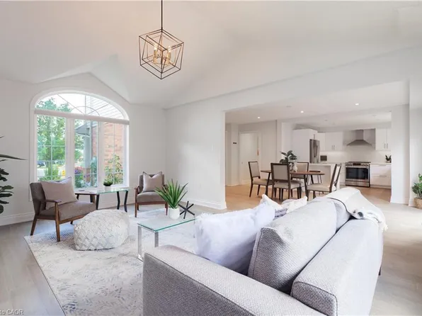 83 Benedict Pl, Hamilton, ON L9A 0A4