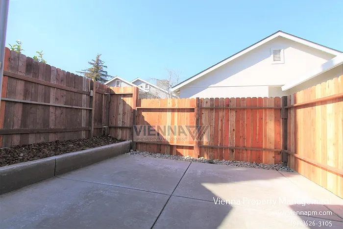 208 Manzanita Ave — Photo 9