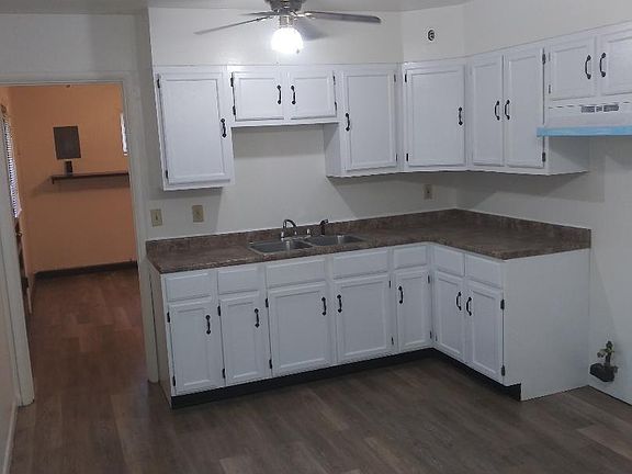 5th image of 9812 Tanbark Ln