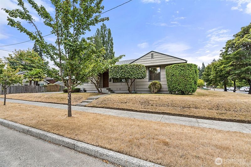 5th image of 1719 8th Avenue SW