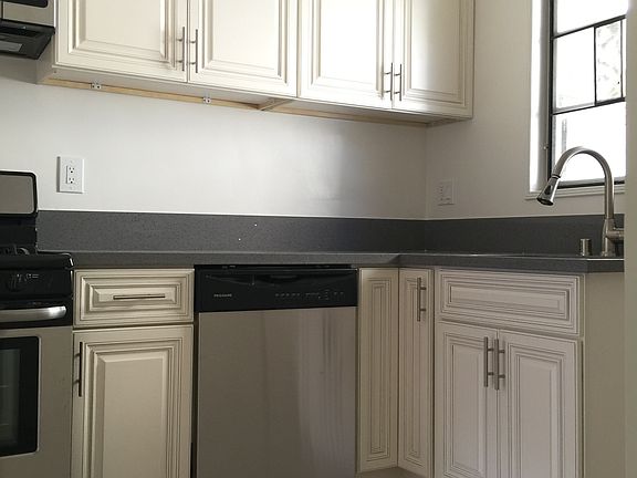 4th image of 426 S Spalding Dr