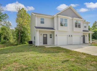 223 Shoreline Dr, O'Fallon, IL 62269