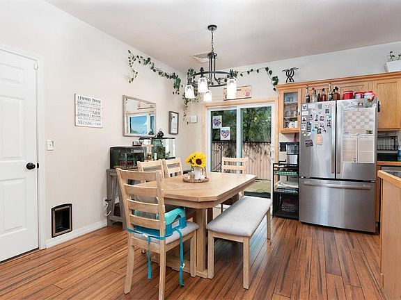 3rd image of 301 Colonial Court