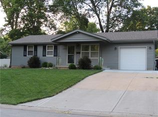 1300 Edgevale Ter, Harrisonville, MO 64701