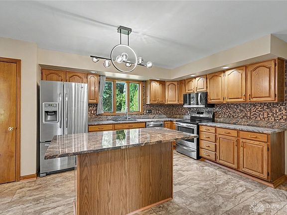 3rd image of 35 Sycamore Creek Dr