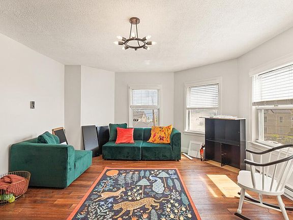 3rd image of 2 Essex St #2R