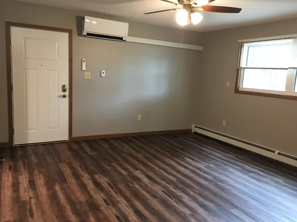 114 S Sheakley Ave #1, New Hampton, IA 50659