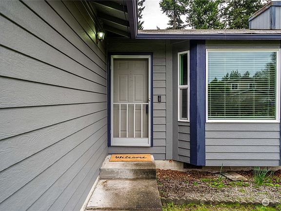 4th image of 1005 188th Street Ct E