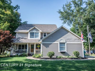 743 E River Rd, Flushing, MI, 48433