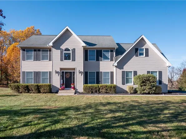 1700 Woodbridge Ln, Center Valley, PA 18034