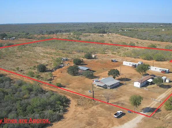 179 PR 6624, Devine, TX 78016
